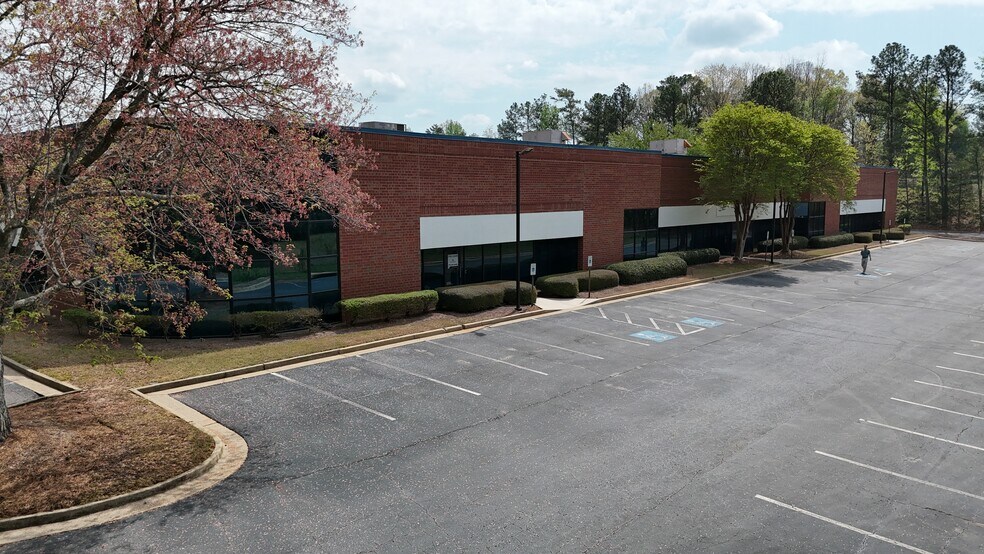 5240 Snapfinger Park Dr, Lithonia, GA à louer - Photo du bâtiment - Image 3 de 13