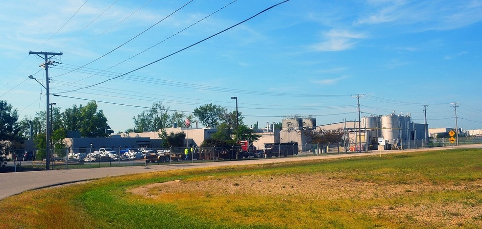 2010 Guy Brown Dr, Decatur, IN for lease - Building Photo - Image 3 of 12