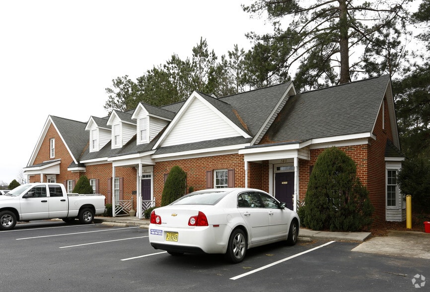 140-148 Woodridge Ct, Rocky Mount, NC for sale - Building Photo - Image 2 of 7