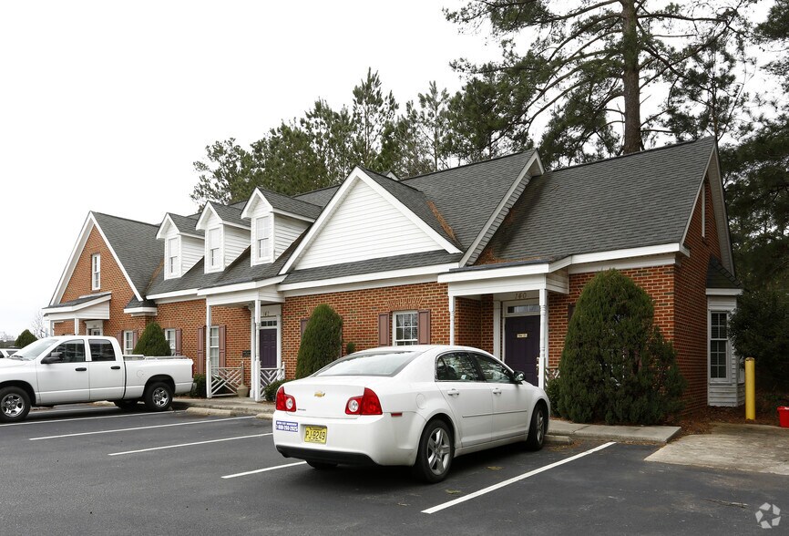 140-148 Woodridge Ct, Rocky Mount, NC à vendre - Photo du bâtiment - Image 2 de 7