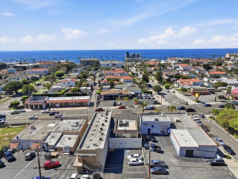 1010 S Pacific Coast Hwy, Redondo Beach, CA à vendre - Photo du bâtiment - Image 3 de 22