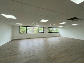 Bureau dans Vitrolles à louer Photo du bâtiment- Image 1 de 8