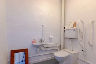 Graingers Way, Leeds for lease Interior Photo- Image 2 of 6