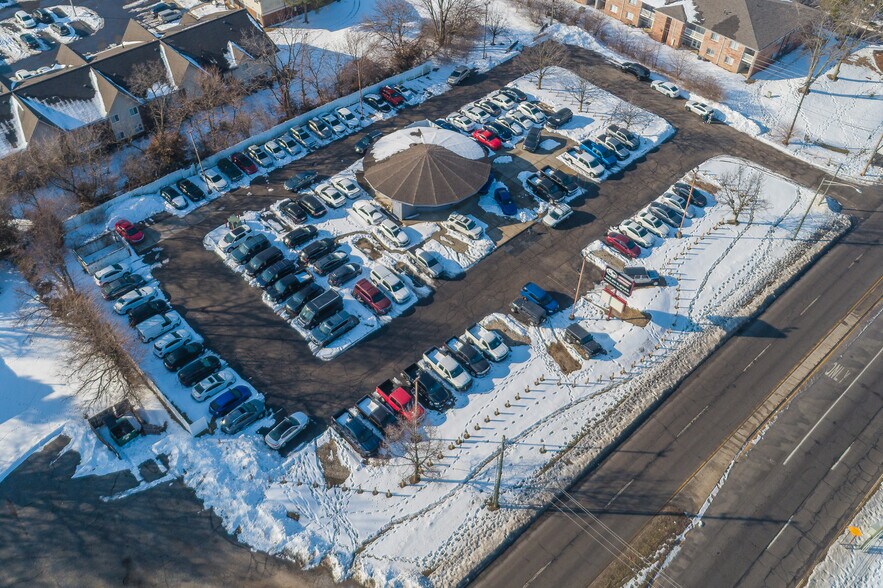 7715, 7745, 7950 & 7970 W 10th St portefeuille de 2 propriétés à vendre sur LoopNet.ca - Aérien - Image 3 de 9