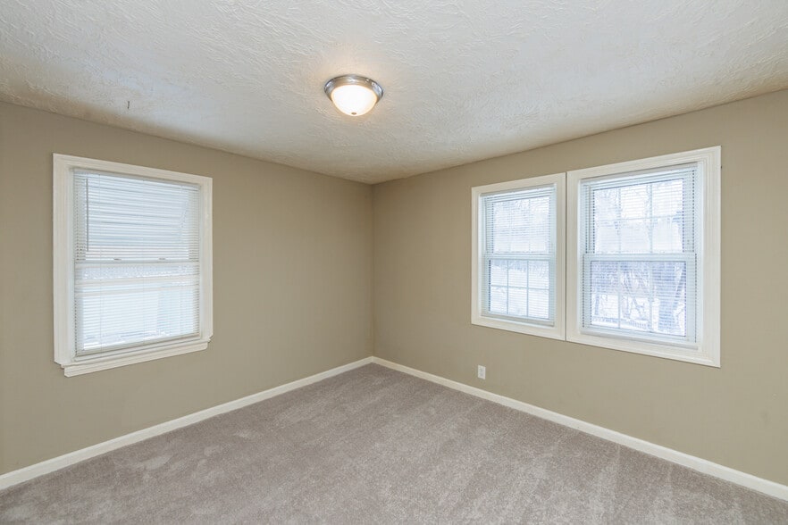 5062 Lee Rd, Maple Heights, OH for sale - Building Photo - Image 2 of 52