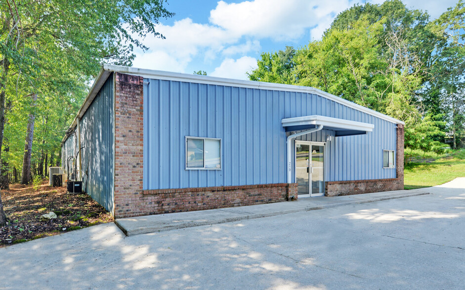 250 E Currahee St, Toccoa, GA for sale - Building Photo - Image 1 of 49