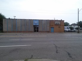 5186 E Davison St, Detroit MI - Motel