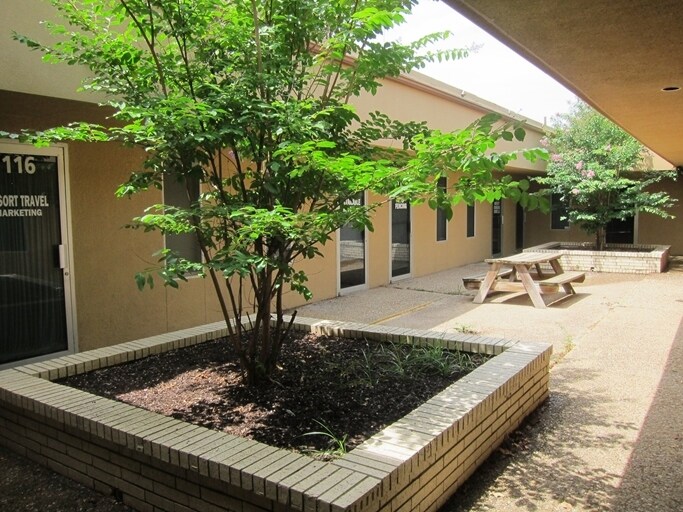 3630 W Pioneer Pky, Arlington, TX à louer - Photo du bâtiment - Image 2 de 5