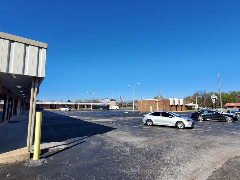 2207 University Dr NW, Huntsville, AL for lease - Building Photo - Image 2 of 2