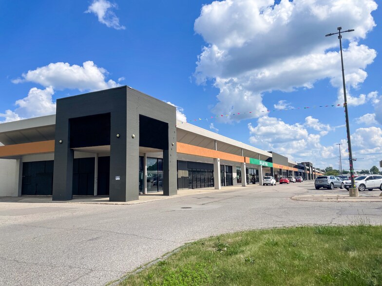 4811-5121 Fenton Rd, Flint, MI à louer - Photo du bâtiment - Image 2 de 12