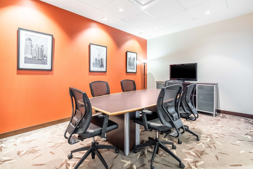 1235 Bay St, Toronto, ON à louer - Photo intérieure - Image 2 de 7