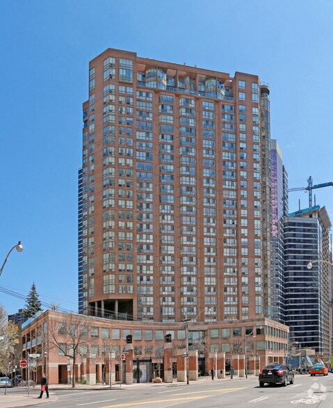 1033 Bay St, Toronto, ON à louer - Photo du bâtiment - Image 3 de 11