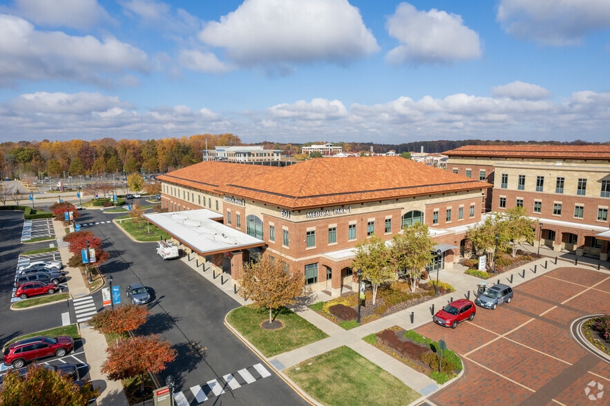 601 Watkins Centre Pky, Midlothian, VA for lease - Building Photo - Image 3 of 6
