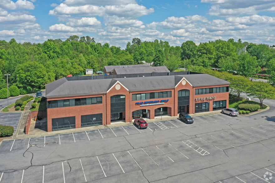 4045 Premier Dr, High Point, NC for lease - Building Photo - Image 3 of 12