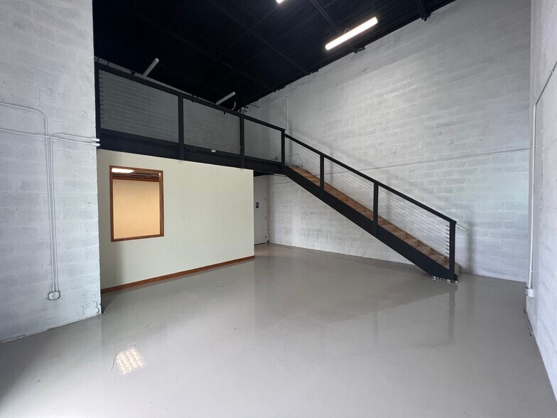 12871 Suzanne, Hobe Sound, FL for lease - Building Photo - Image 3 of 16