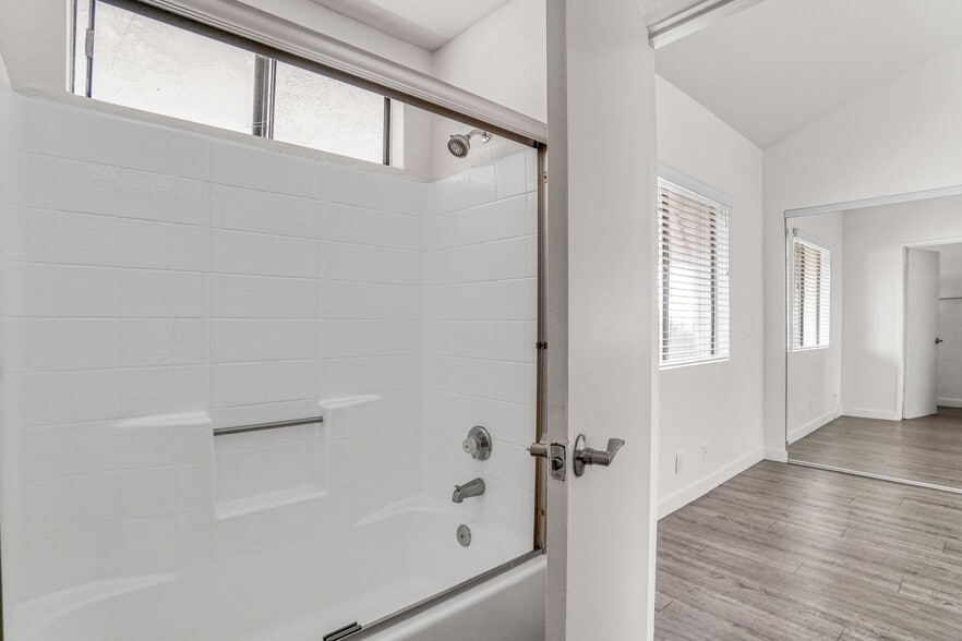 753 Cerritos Ave, Long Beach, CA à vendre - Photo du bâtiment - Image 3 de 15