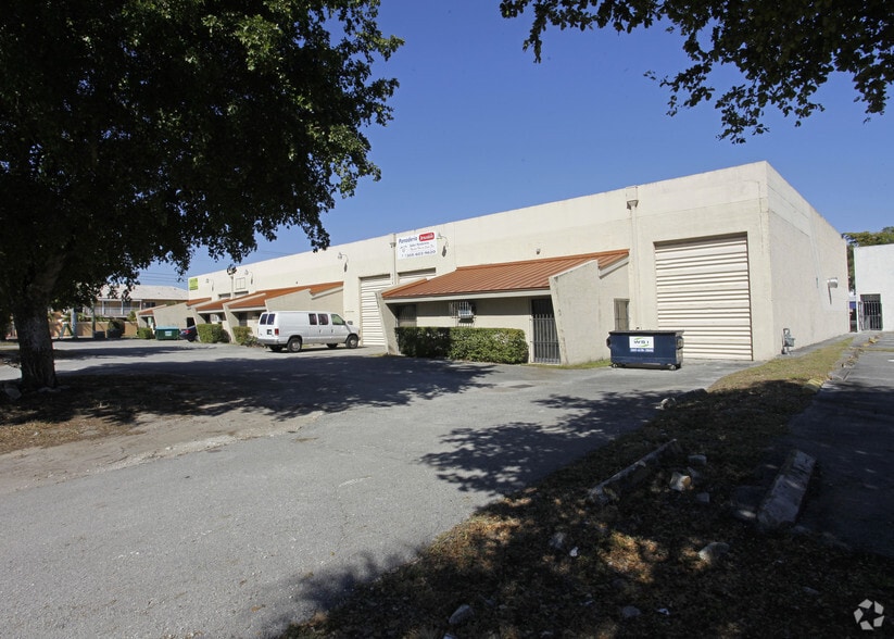 2382-2396 W 76th St, Hialeah, FL for lease - Building Photo - Image 3 of 4