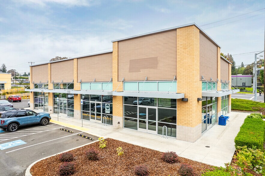 16323 SE McLoughlin Blvd, Portland, OR for lease - Primary Photo - Image 1 of 4