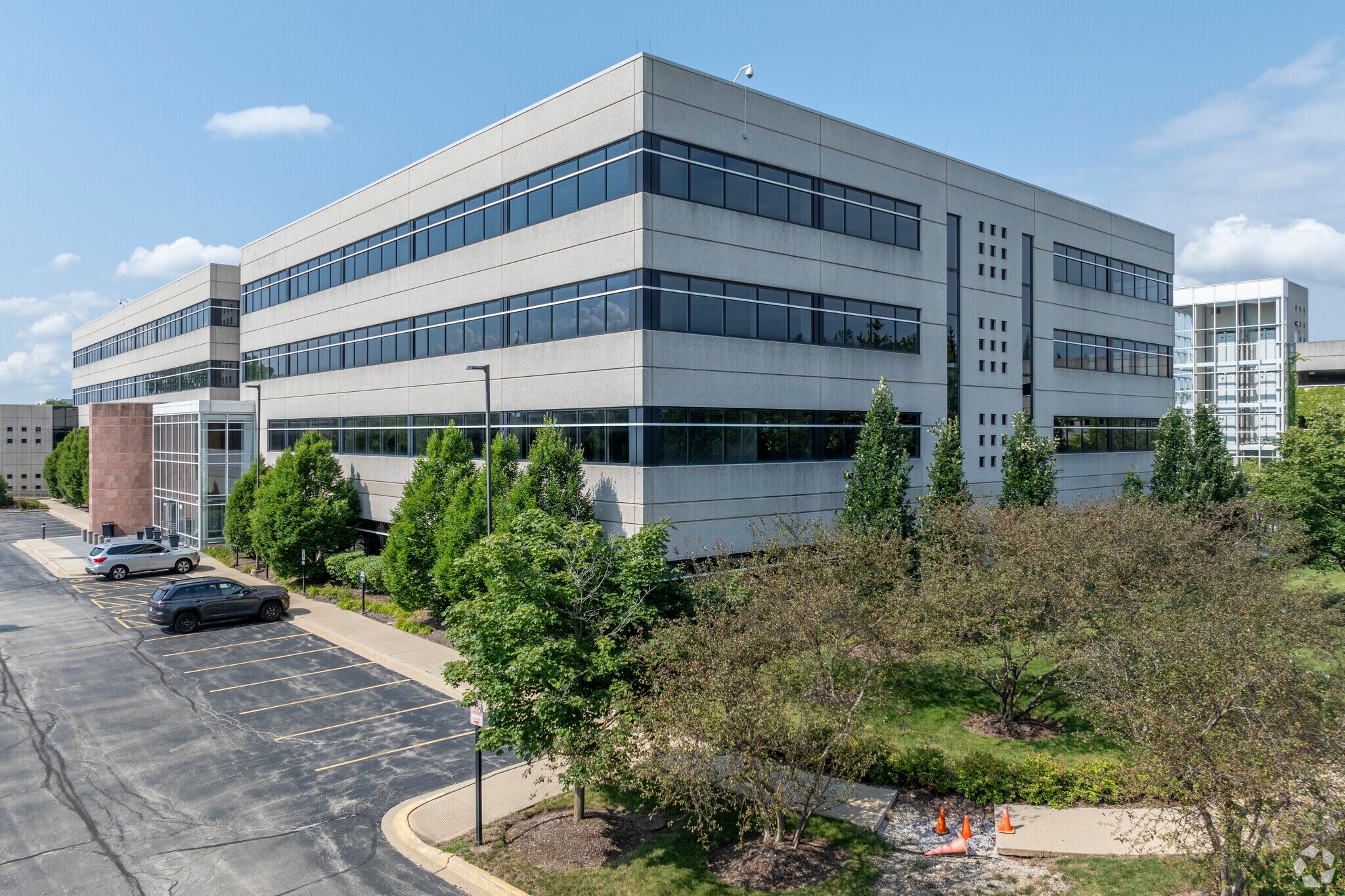 955 American Ln, Schaumburg, IL à louer Photo principale- Image 1 de 22