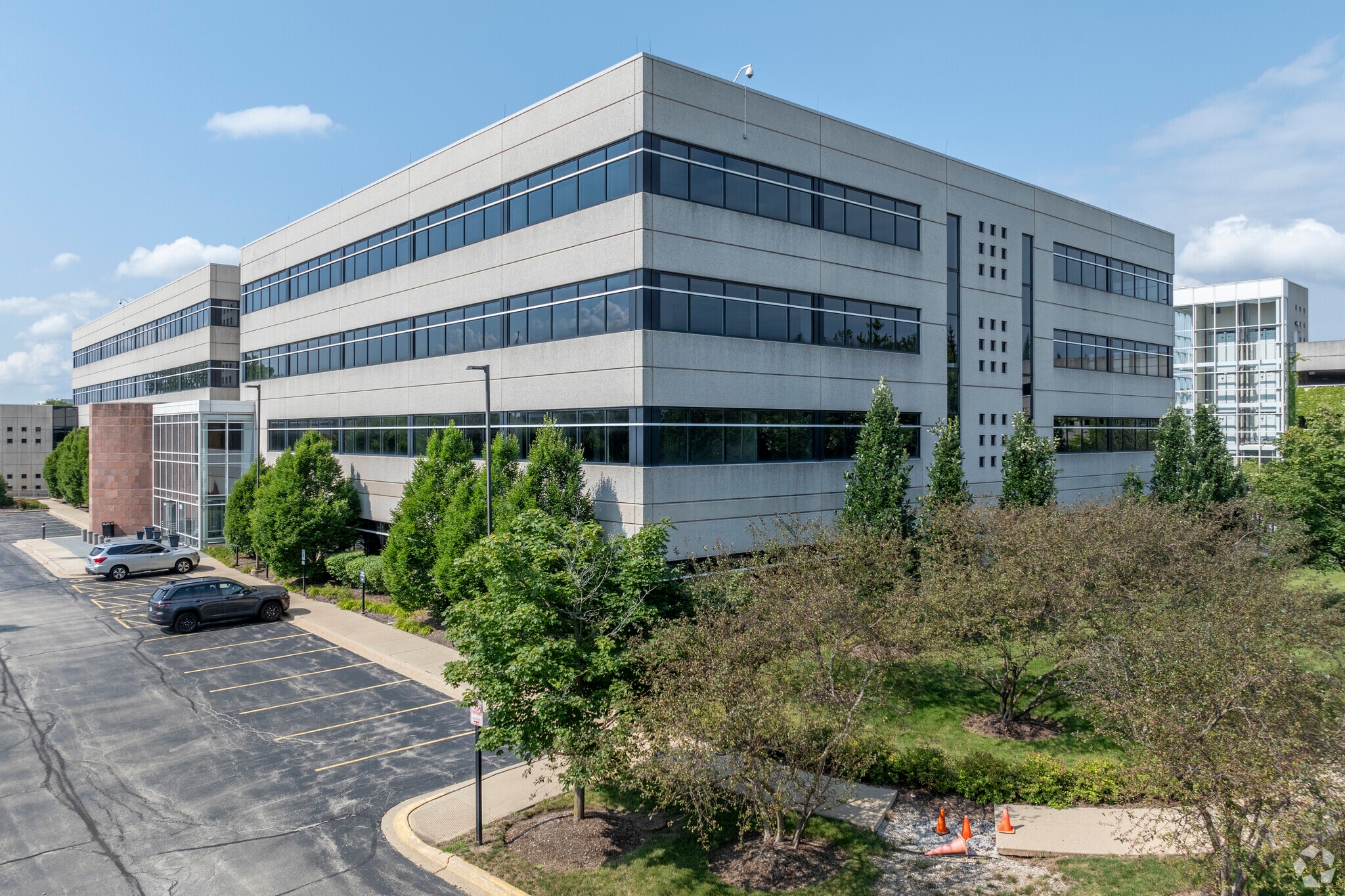 955 American Ln, Schaumburg, IL for lease Primary Photo- Image 1 of 22