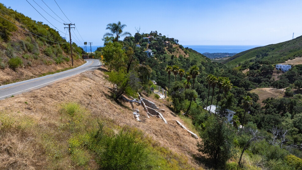 4015 Latigo Canyon Rd, Malibu, CA à vendre - Photo du bâtiment - Image 2 de 18