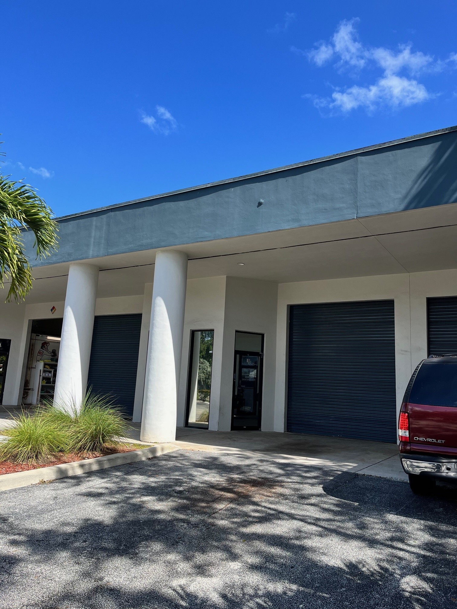4700 N Dixie Hwy, Oakland Park, FL à louer Photo du bâtiment- Image 1 de 7