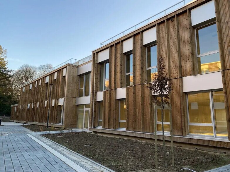 Bureau dans Saint-Jacques-de-la-Lande à louer - Photo du bâtiment - Image 2 de 21