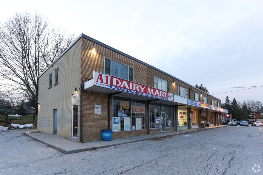 706-718 Scarlett Rd, Toronto, ON for lease - Building Photo - Image 3 of 4