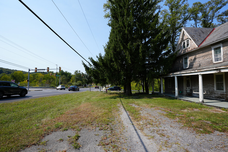 1868 Blakeslee Boulevard Dr E, Lehighton, PA à vendre - Photo du bâtiment - Image 2 de 23