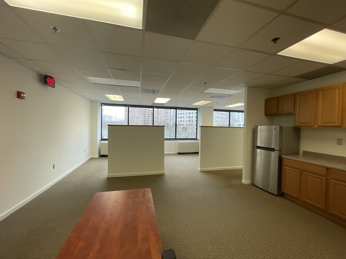 1110 Bonifant St, Silver Spring, MD for lease Interior Photo- Image 1 of 8