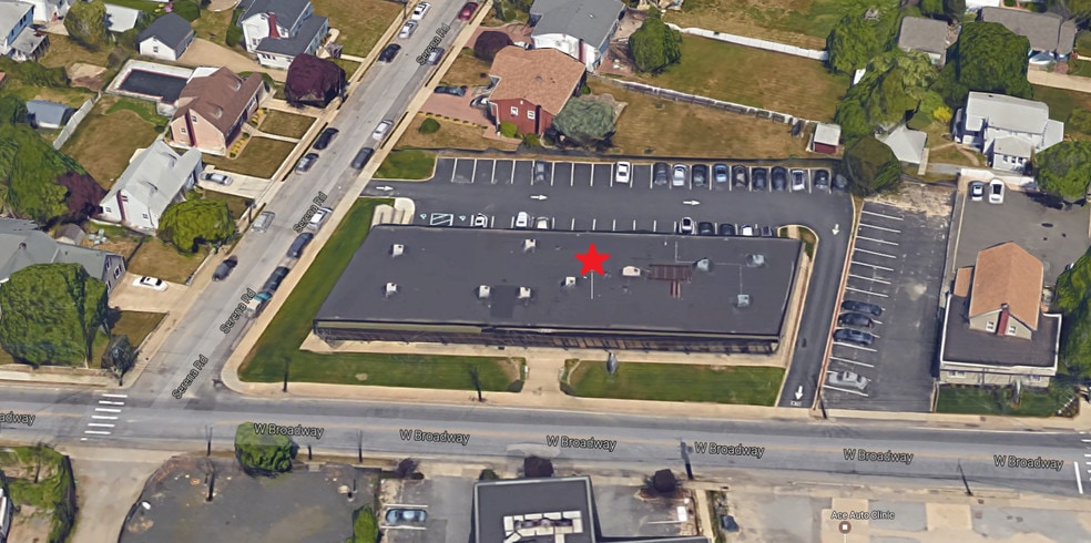 1200 W Broadway, Hewlett, NY for lease - Building Photo - Image 3 of 4