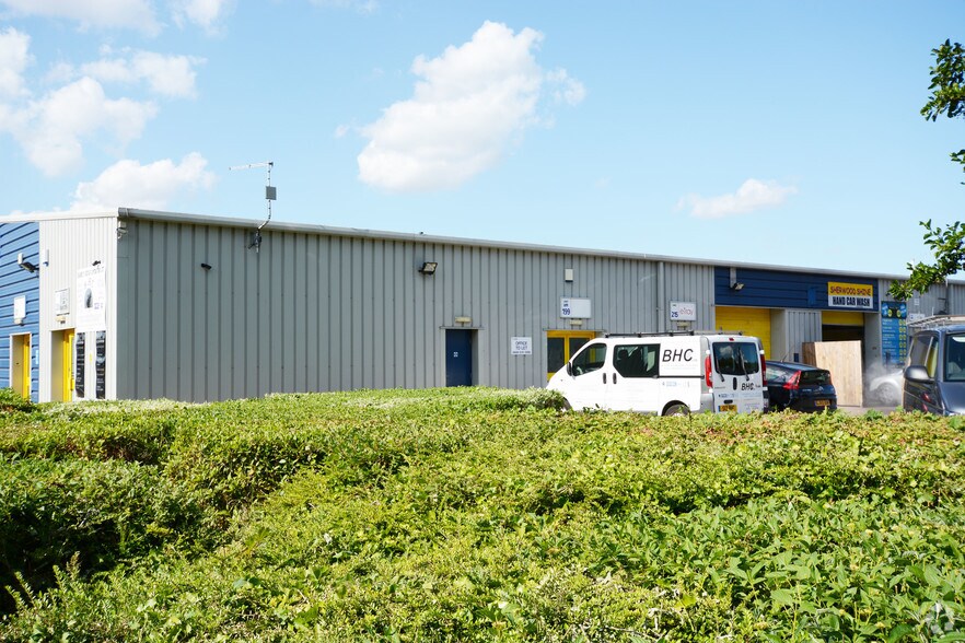 Boughton Industrial Est, Boughton à vendre - Photo du bâtiment - Image 3 de 6