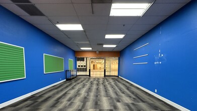 341-351 Three Rivers Dr, Kelso, WA for lease Interior Photo- Image 2 of 7