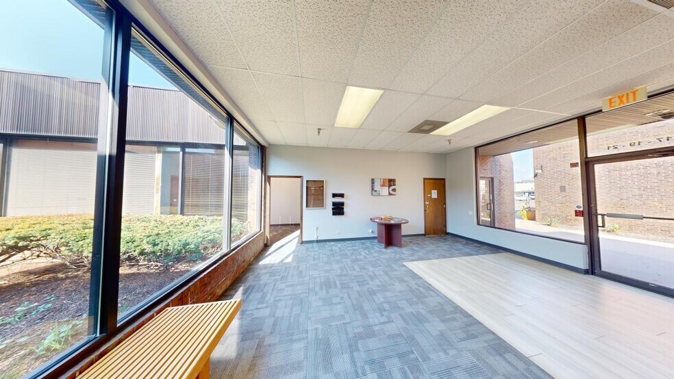 11-47 E Northwest Hwy, Palatine, IL à louer - Photo du bâtiment - Image 3 de 18