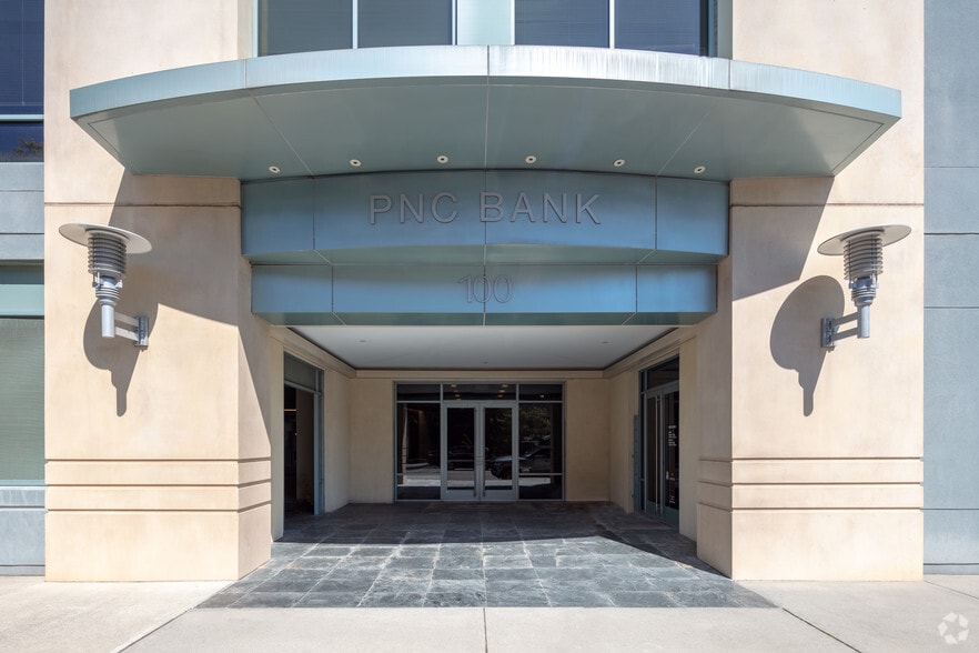 100 Calhoun St, Charleston, SC à louer - Photo du bâtiment - Image 3 de 6