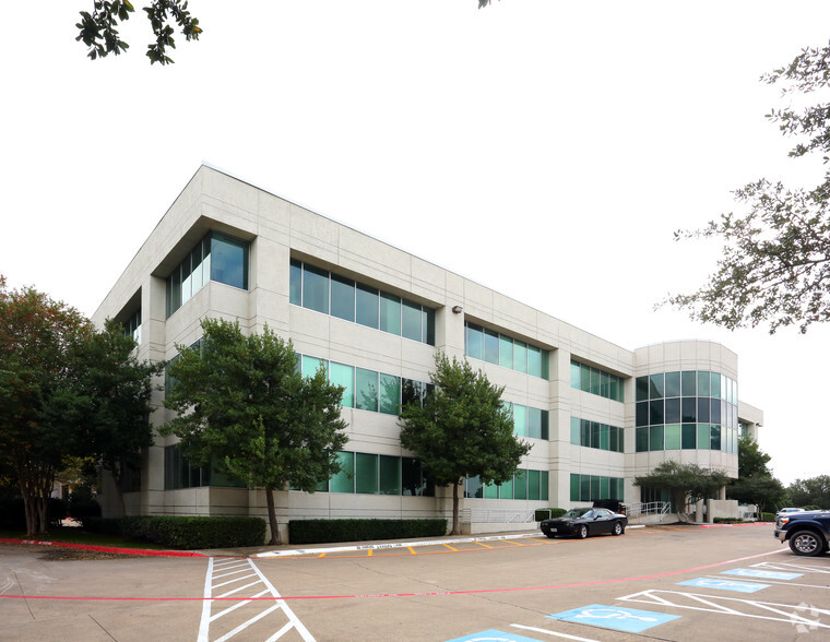 2010 Valley View Ln, Dallas, TX for lease - Building Photo - Image 2 of 8