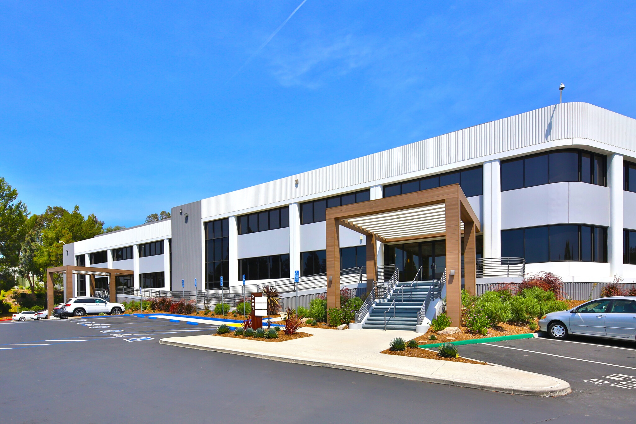 5601 Lindero Canyon Rd, Westlake Village, CA for lease Primary Photo- Image 1 of 8