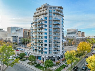 Plus de détails pour 10504 99th Ave NW, Edmonton, AB - Multi-résidentiel à vendre