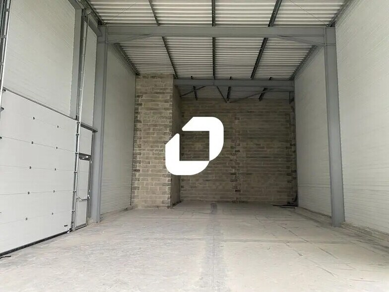 Flex in Canéjan for lease - Interior Photo - Image 2 of 10