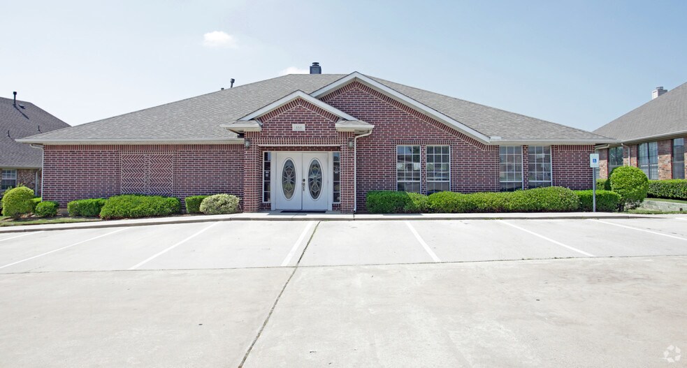 466 Mid Cities Blvd, Hurst, TX à louer - Photo du bâtiment - Image 3 de 10