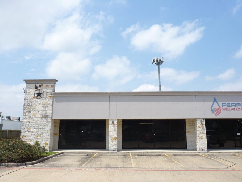 8525 Jackrabbit Rd, Houston, TX à louer - Photo du bâtiment - Image 1 de 6