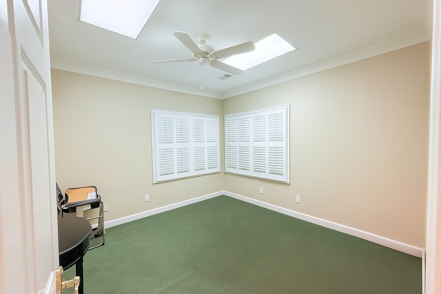 500 Sun Valley Dr, Roswell, GA à vendre - Photo intérieure - Image 3 de 9
