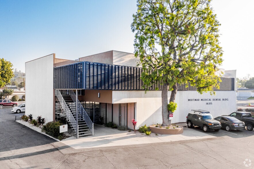 16315 E Whittier Blvd, Whittier, CA à louer - Photo du bâtiment - Image 2 de 18