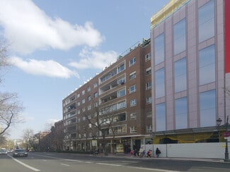 Plus de détails pour Multi-résidentiel à vendre