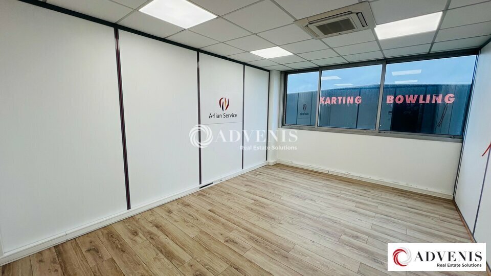 Office in Bordeaux for lease - Interior Photo - Image 2 of 7