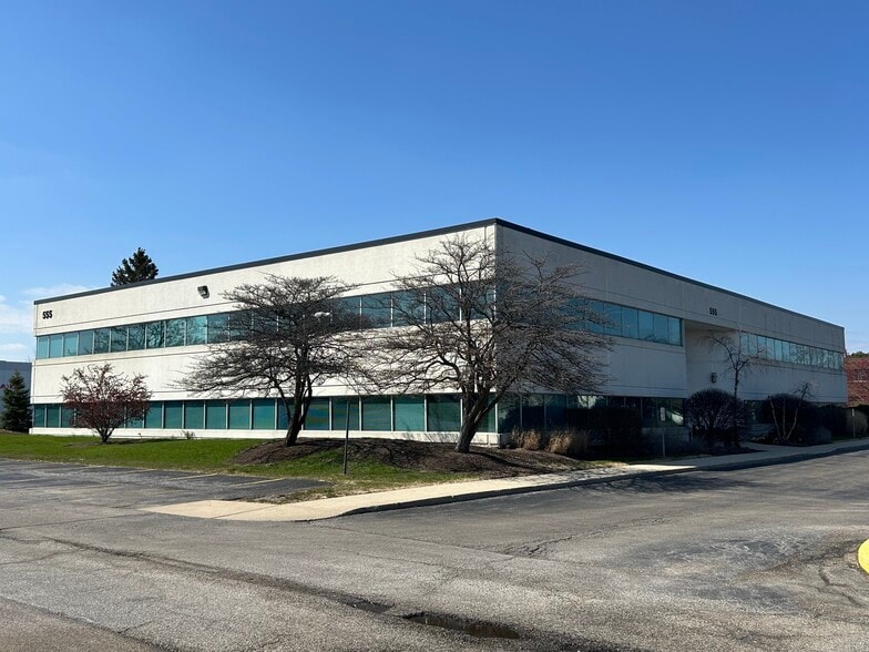 555 Waters Edge, Lombard, IL for lease - Building Photo - Image 1 of 12