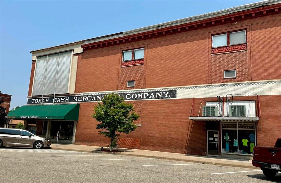 914 Superior Ave, Tomah, WI à vendre - Photo du bâtiment - Image 2 de 4