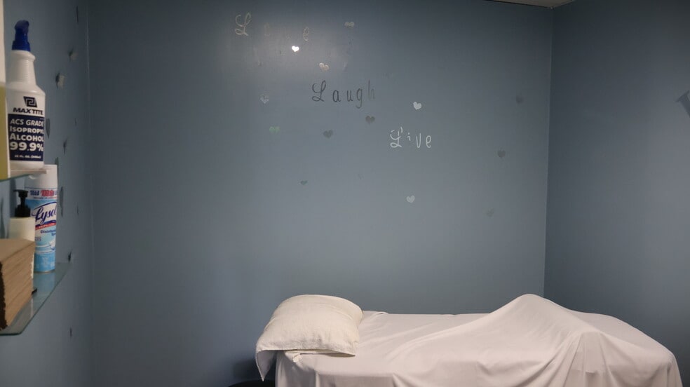 626-636 E Ogden Ave, Naperville, IL for lease - Building Photo - Image 3 of 22