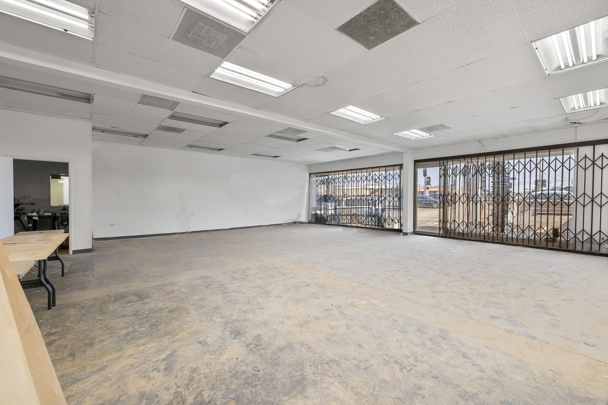 1900 S La Brea Ave, Los Angeles, CA for lease Building Photo- Image 1 of 3