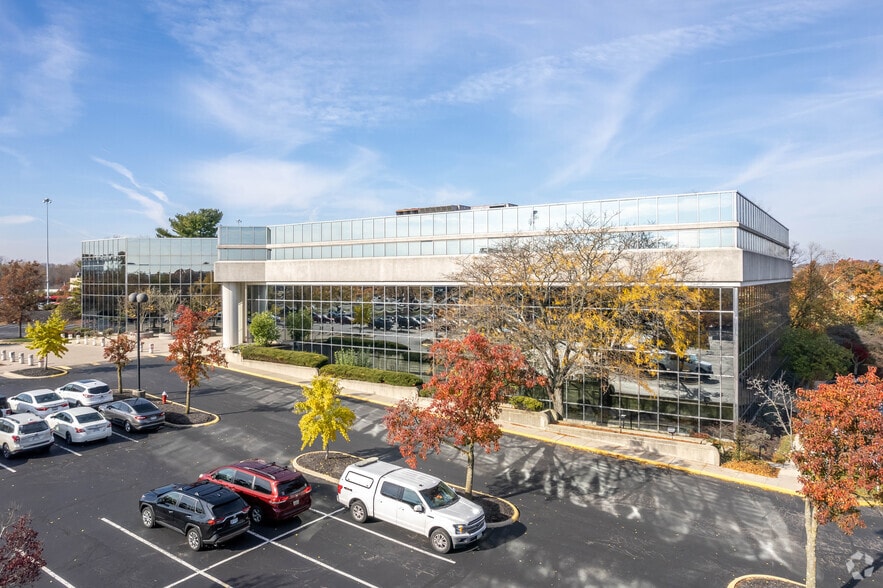 2550 Corporate Exchange Dr, Columbus, OH for lease - Building Photo - Image 2 of 11